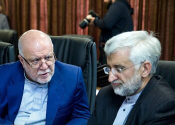 پاسخ تکان‌دهنده زنگنه با جلیلی: با اقدامات شما ده میلیارد دلار درآمد را یا ابوظبی برد یا دود شد