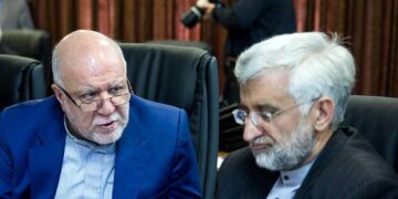 پاسخ تکان‌دهنده زنگنه با جلیلی: با اقدامات شما ده میلیارد دلار درآمد را یا ابوظبی برد یا دود شد
