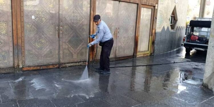 نظافت و شست‌شوی تئاتر شهر/ عکس