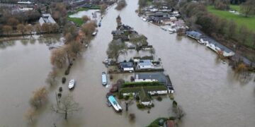 ببینید | سیلاب شدید در انگلیس بر اثر بارندگی سنگین