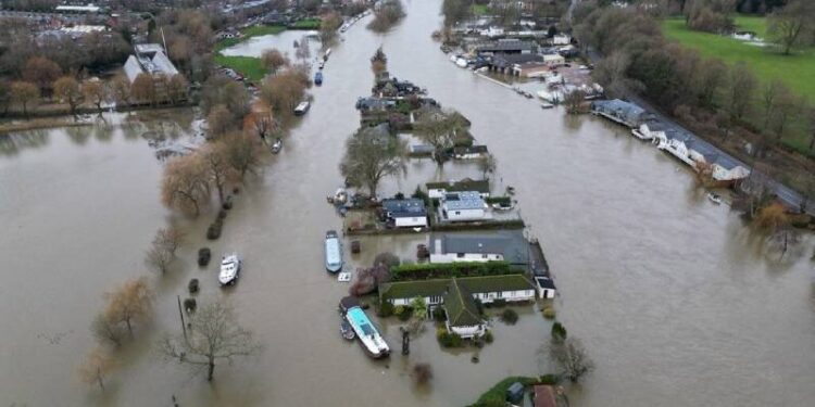 ببینید | سیلاب شدید در انگلیس بر اثر بارندگی سنگین