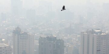 هوای اکثر مناطق مرکزی تهران در وضعیت قرمز/ تصویر