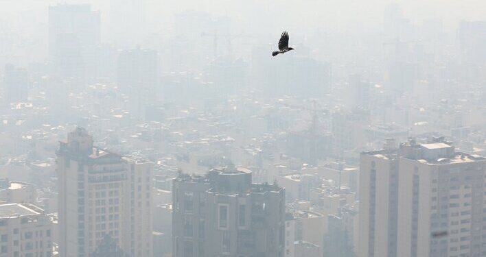 هوای اکثر مناطق مرکزی تهران در وضعیت قرمز/ تصویر