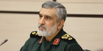 ببینید | روایت سخنگوی سپاه از اقدام سردار سلامی یک روز قبل از جنگ در بندرعباس