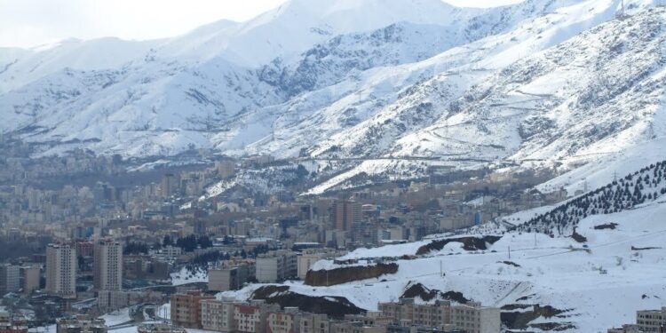 ببینید | برف زیبایی پاییزی این محور را سفیدپوش کرد