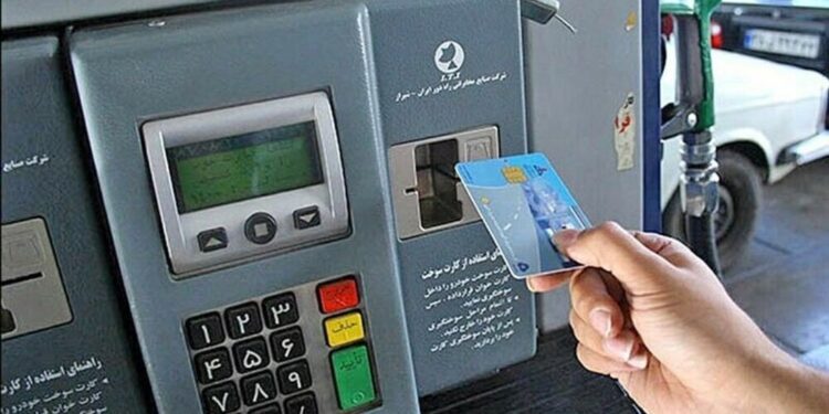 تصمیم مهم دولت درباره تغییر در نحوه سوختگیری خودروها/ حدف کارت سوخت رسما کلید خورد؟
