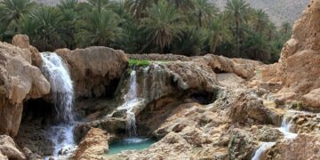 ببینید | آبشارهای کم‌سابقه در مسیر کهنوج به رودان بندرعباس
