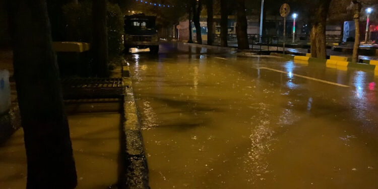 ببینید | بارش بی‌سابقۀ باران در اصفهان