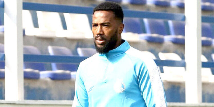 آقای تاجرنیا! نازون را بیرون کن