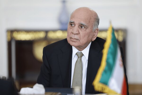 حسین با عراقچی دیدار کرد/ در سایه تهدید نظامی آمریکا علیه ایران؛ او چرا به تهران آمده است؟