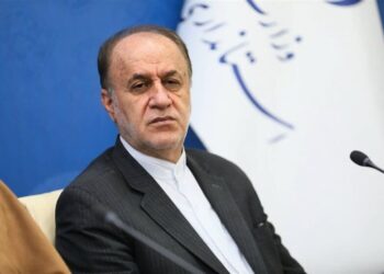 نائب رئیس مجلس: امروز هر وقت دلمان خواست یک کشتی را از تنگه هرمز عبور بدهیم، می‌دهیم/ جمع‌بندی دنیا این است که جمهوری اسلامی جزو چهار ابرقدرت دنیاست