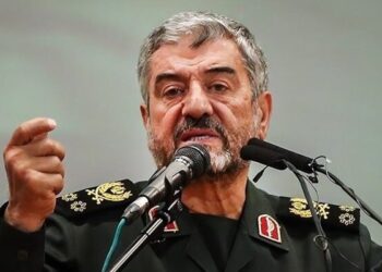فرمانده قرارگاه فرهنگی اجتماعی بقیه‌الله: با آمریکا مذاکره نمی‌کنیم؛ در حال تبادل پیام هستیم/ مردم باید بیش از این در جریان جزئیات مذاکرات قرار بگیرند
