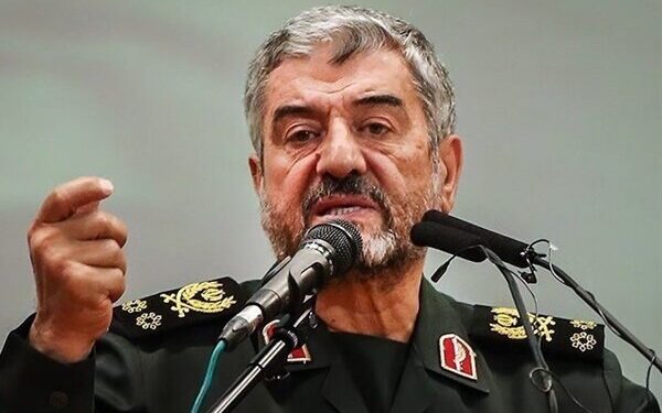فرمانده قرارگاه فرهنگی اجتماعی بقیهالله: با آمریکا مذاکره نمیکنیم؛ در حال تبادل پیام هستیم/ مردم باید بیش از این در جریان جزئیات مذاکرات قرار بگیرند