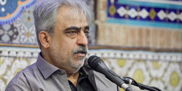 ببینید | توصیه کارشناس شبکه افق؛ ساخت بمب اتمی تاکتیکی توسط ایران و حمله به مراکز نظامی