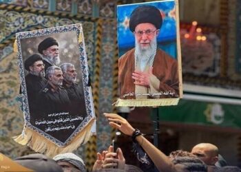 ببینید | سوگواری عراقی‌ها در حرم حضرت عباس (ع) همزمان با تشییع پیکر رهبر شهید انقلاب