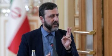 غریب‌آبادی: ادعا می‌کنند ایران در آستانه شکست است و به یک نخ بند است، اما....