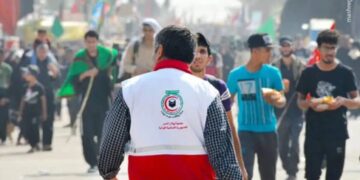 ببینید | نجات معجزه‌آسای زائر دچار ایست قلبی در درمانگاه هلال‌احمر کربلا