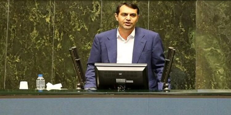 چه کسی تراستی‌ها را انتخاب کرد؟/ عضو کمیسیون بودجه: تصمیم‌گیران پاسخگو باشند/ دهک‌های پایین گرفتار خرید یک کیلو مرغ و تخم‌مرغ و حداقل‌های زندگی هستند