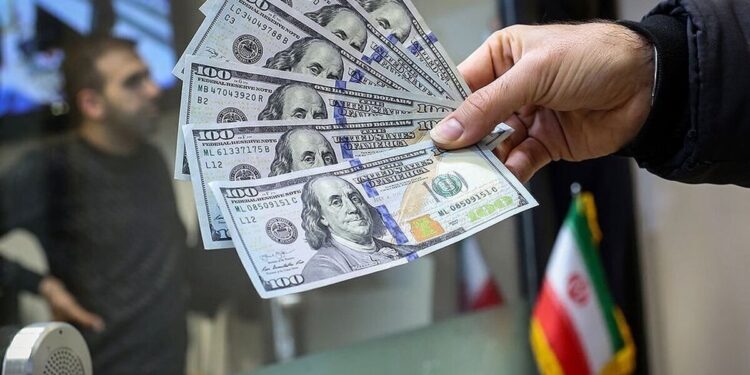 قیمت دلار، یورو و انواع ارزها امروز ۱۶ مهر ۱۴۰۵/ دلار سه هزار تومان دیگر ریخت ج+ جدول