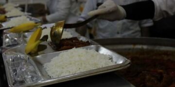 از خوابگاه ۵۷۰ نفری تا غذای بدون یارانه؛ جزئیات خدمات رفاهی دانشگاه آزاد کرمانشاه
