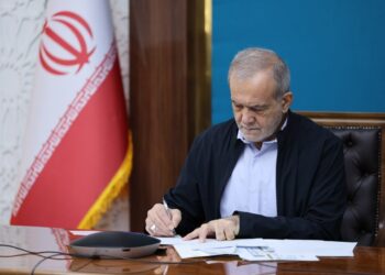 پزشکیان حکم انتصاب مهرداد اخلاقی به عنوان وزیر دفاع را صادر کرد